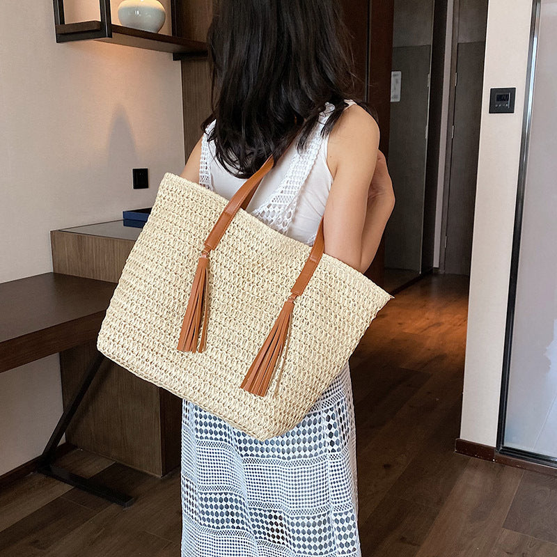 Atelier Sacrum Large-Capacity Woven Straw Shoulder Bag with Polyester Lining in Khaki and Beige