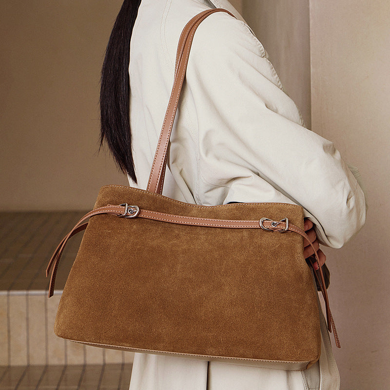 Minimal Leather Shoulder Bag – Soft Structured Tote