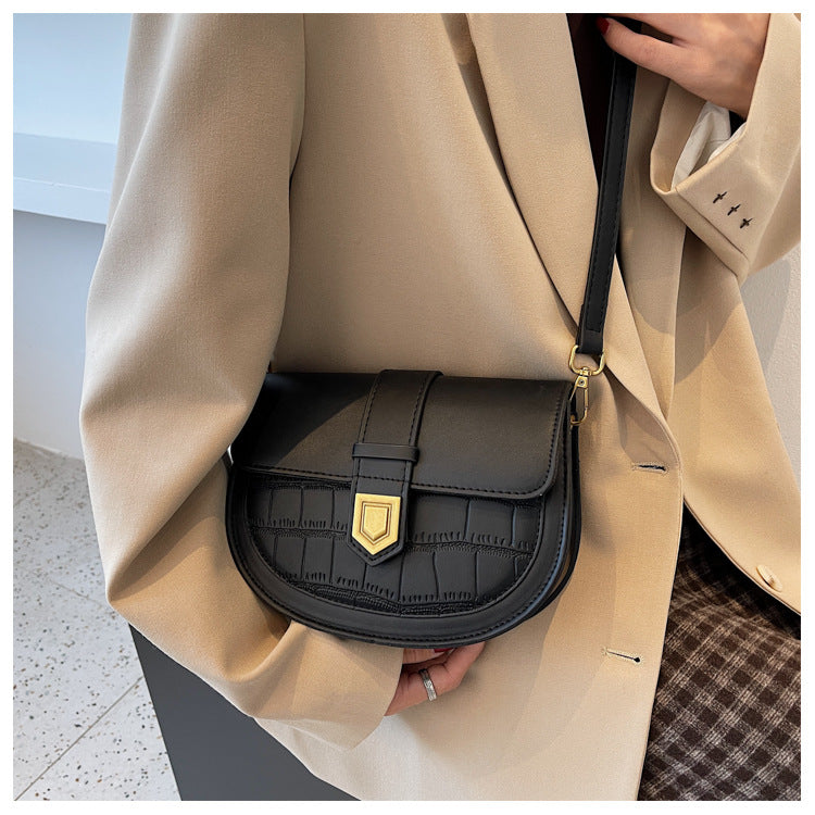 French One-Shoulder Saddle Bag in Vegan Leather with Stone-Pattern Lock – Urban Minimalist Messenger Bag